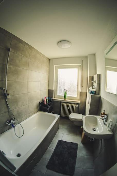 Wunderschoene Neue 3,5 Zimmerwohnung Naehe Kassel Bis 4 Erwachsene 3 Kinder Fuldatal 외부 사진