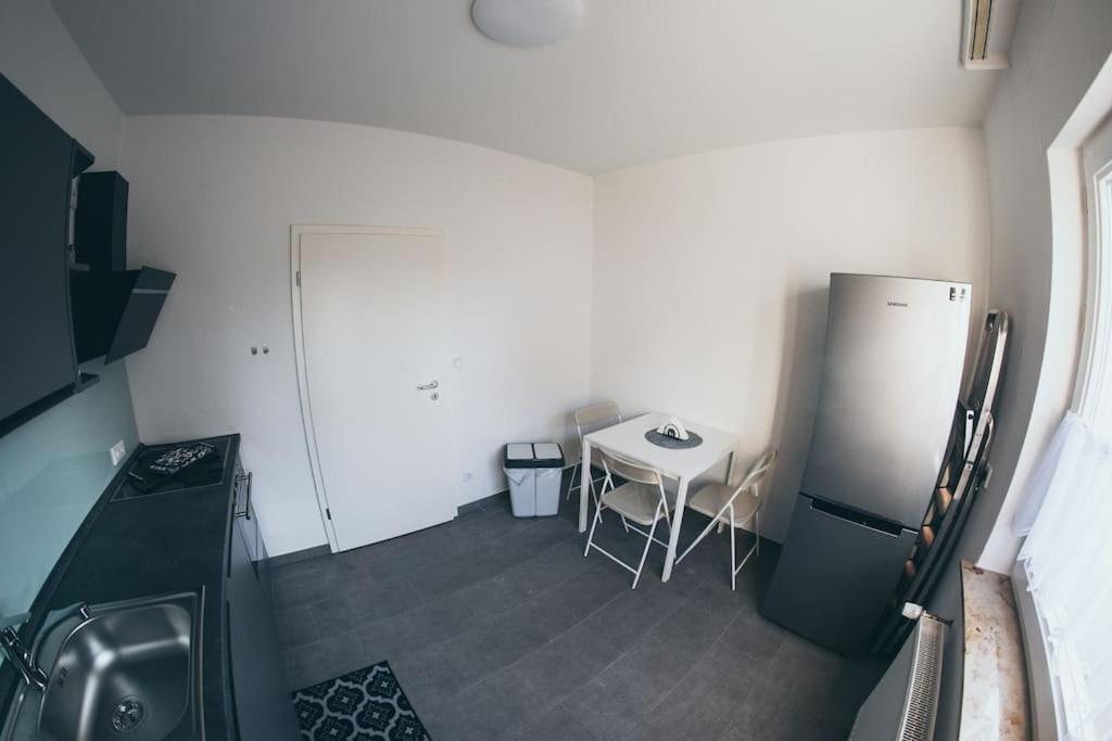 Wunderschoene Neue 3,5 Zimmerwohnung Naehe Kassel Bis 4 Erwachsene 3 Kinder Fuldatal 외부 사진